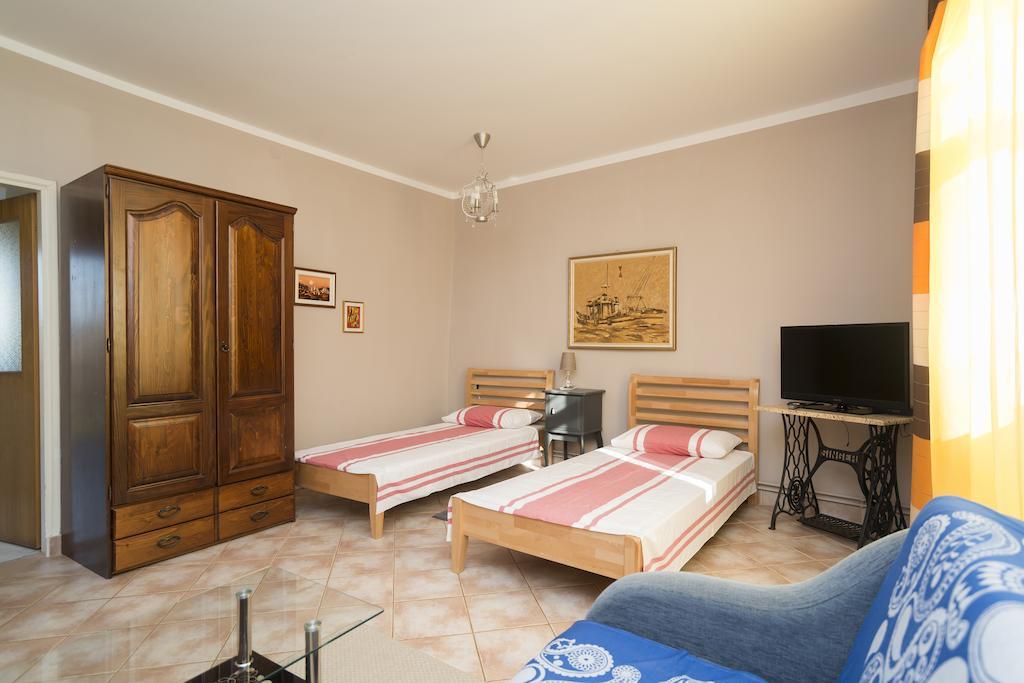 Apartments & Rooms Buoni Amici Murine Eksteriør bilde